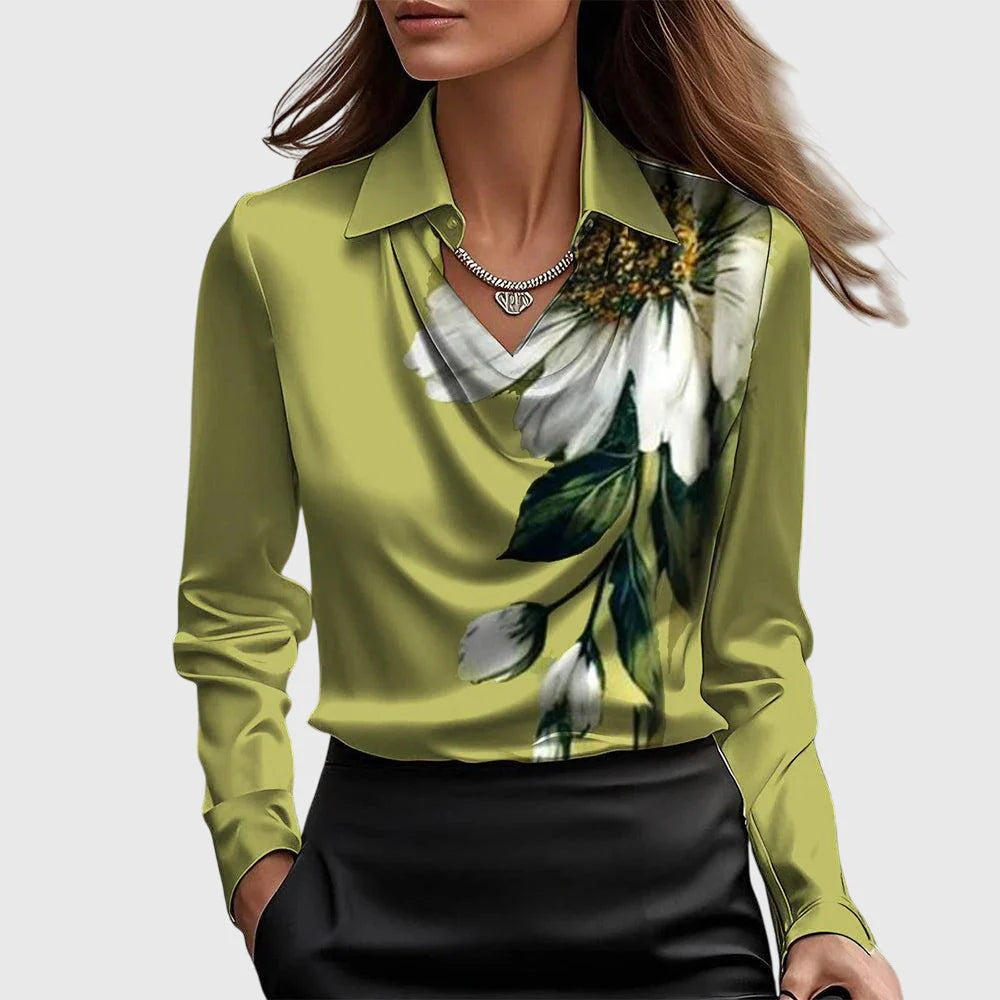 Blouse au brillant luxueux avec col plissé